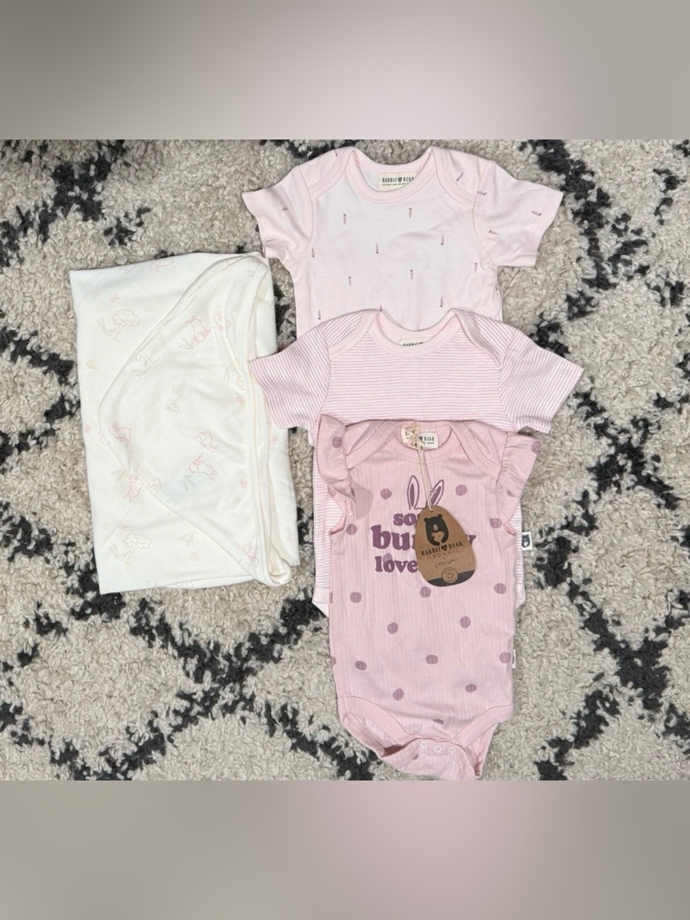 NWT rabbit + Bear 1 pc and towel size 6-9 Month